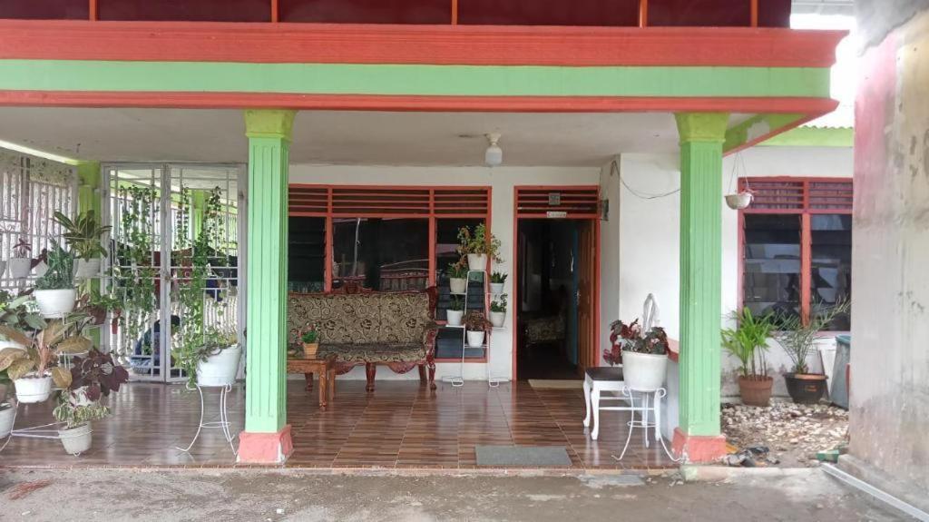 Oyo 91477 Fazira Home Stay Syariah Sibolga Esterno foto