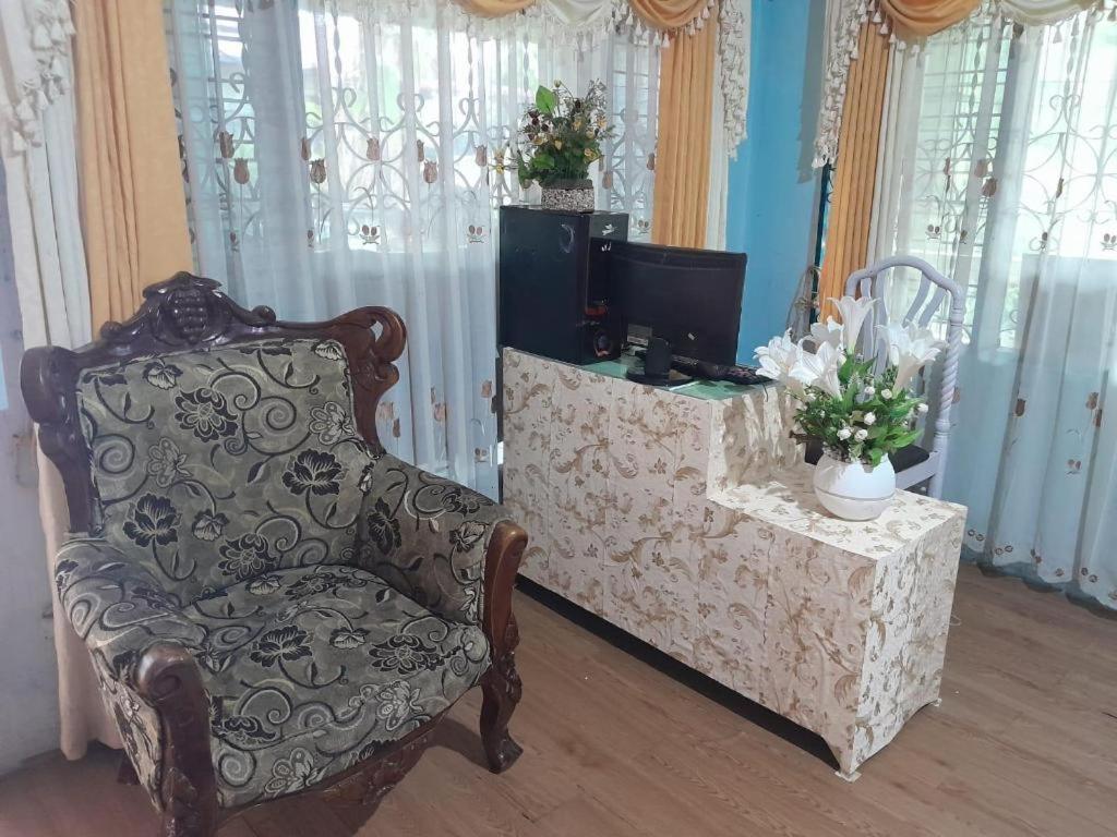 Oyo 91477 Fazira Home Stay Syariah Sibolga Esterno foto
