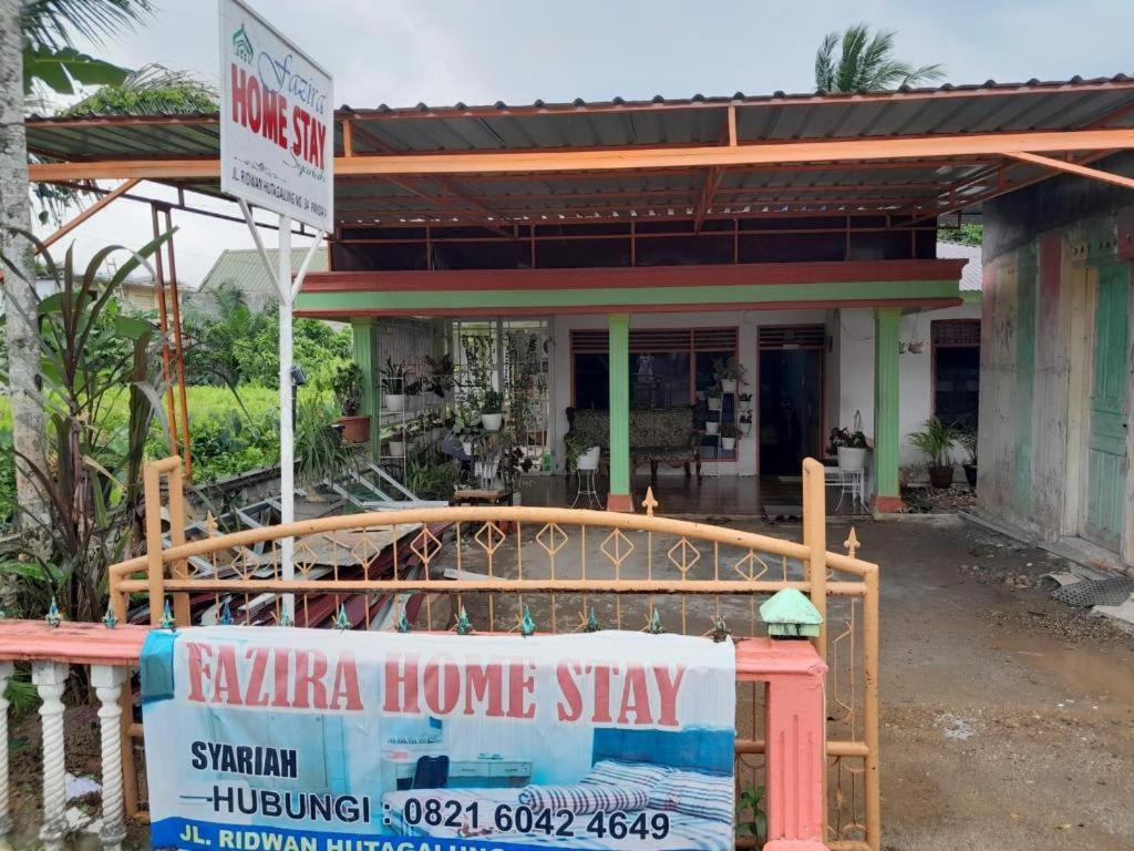 Oyo 91477 Fazira Home Stay Syariah Sibolga Esterno foto