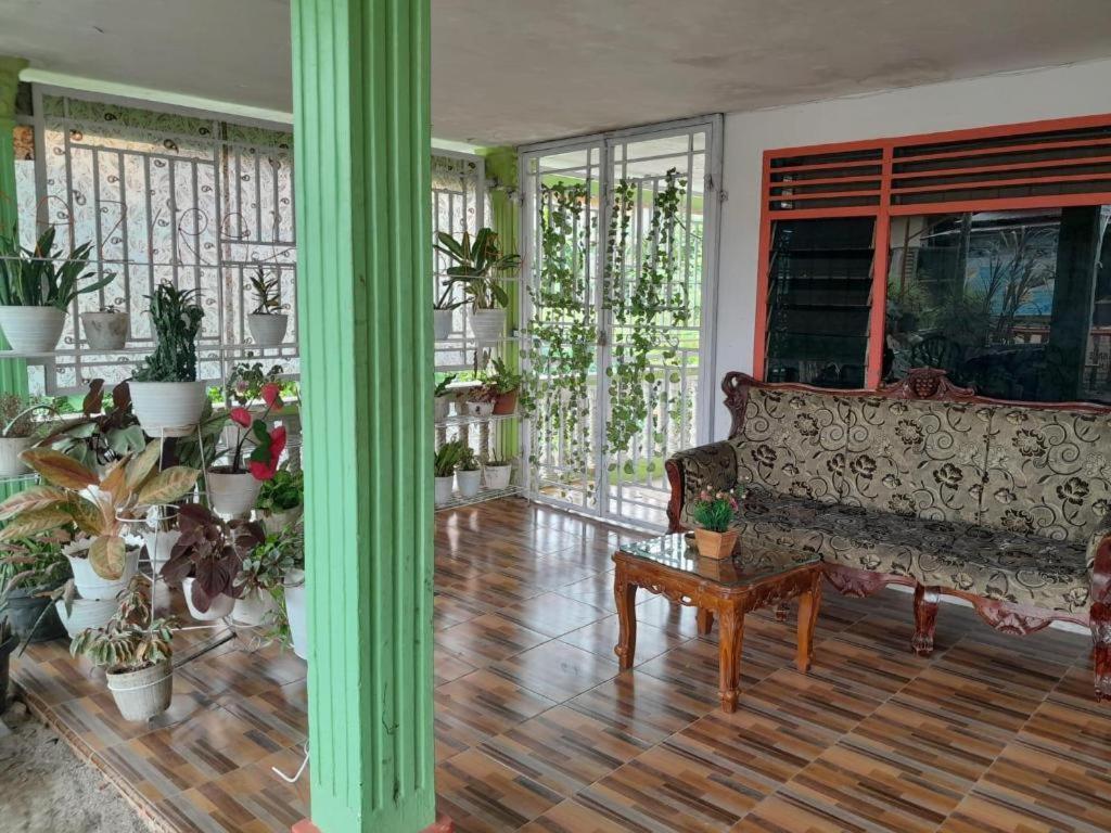 Oyo 91477 Fazira Home Stay Syariah Sibolga Esterno foto